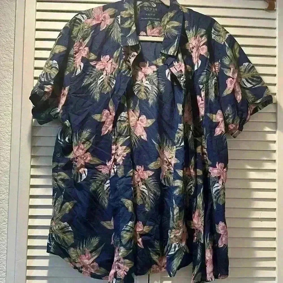 GUESS Hawaiian Shirt Mens Sz XXL Button Down Floral Print Blue And Pink Tropical - Picture 1 of 3